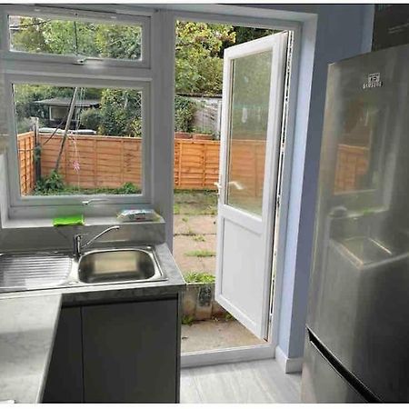 Lovely And Quiet 2 Bedroom Maisonette.Free Parking Лондон Экстерьер фото