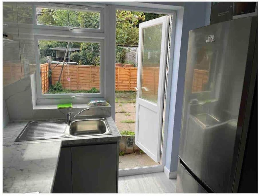 Lovely And Quiet 2 Bedroom Maisonette.Free Parking Лондон Экстерьер фото